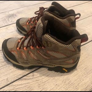 Merrell women’s Moab 2 hiking shoes